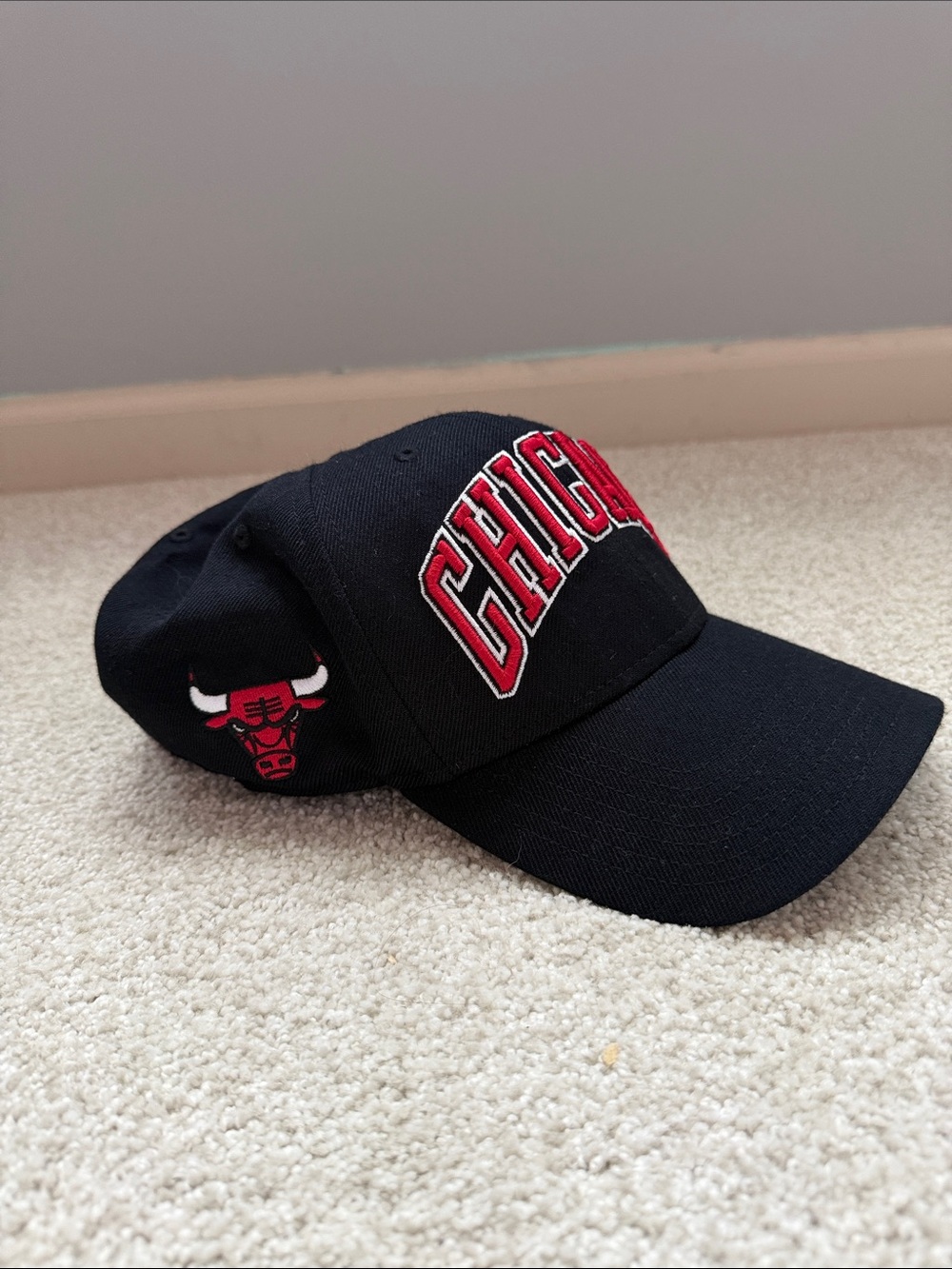 Chicago Bulls Black and Red Embroidered Baseball Cap